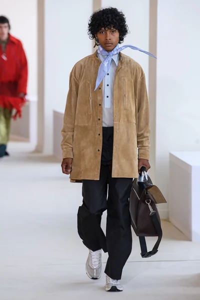 Look 18